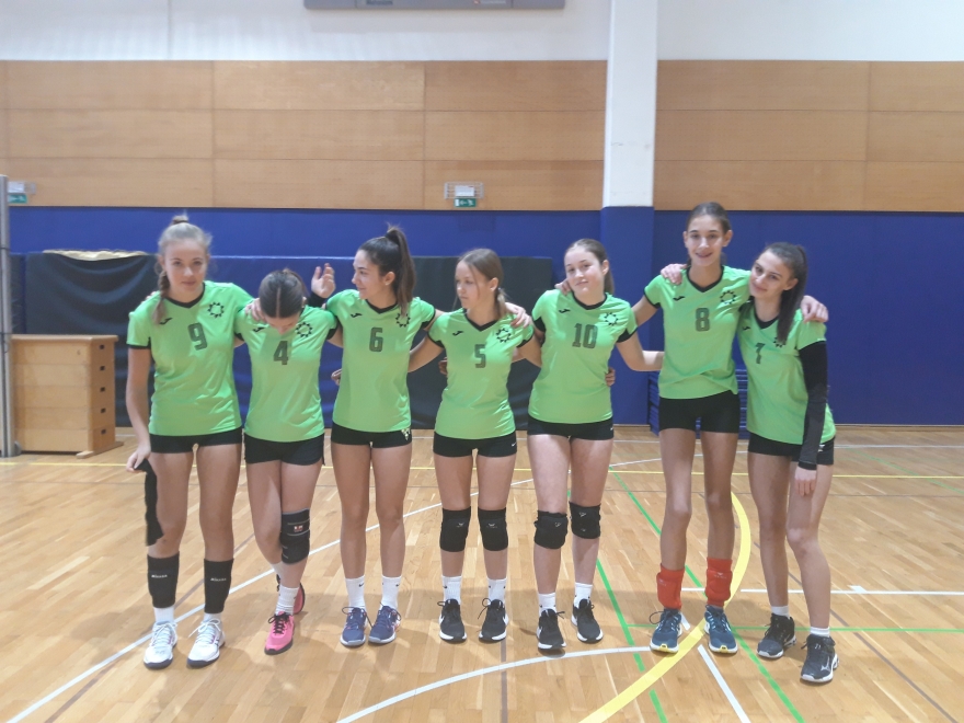 Odbojka za starejše deklice