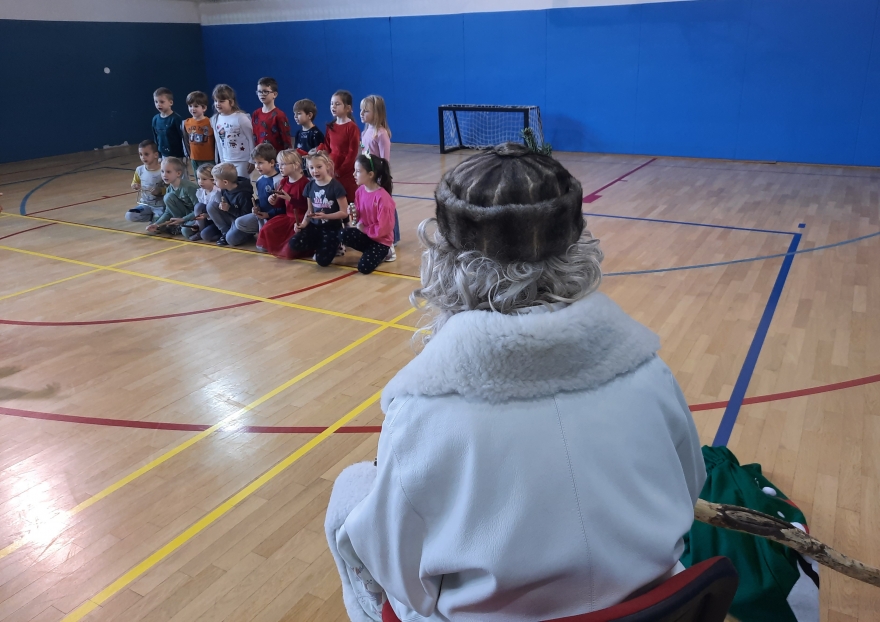 DEDEK MRAZ V ŠKALAH