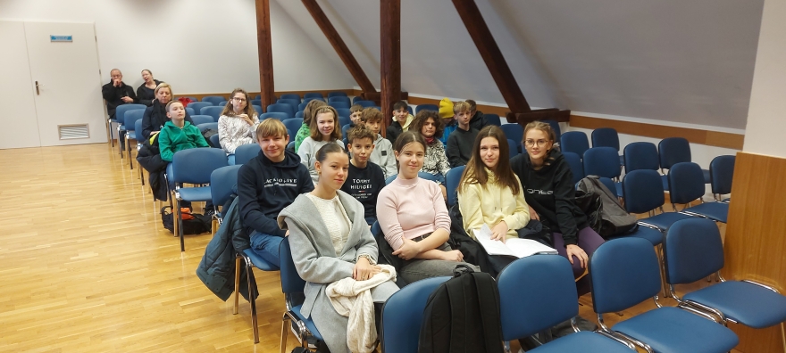 KAR 10 OSVOJENIH PRIZNANJ NA DRŽAVNEM TEKMOVANJU IZ ASTRONOMIJE