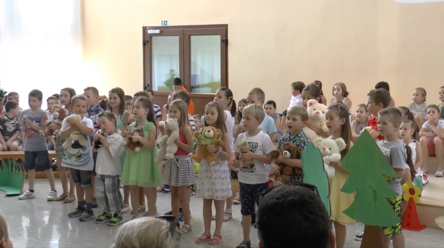 Učenci 1. in 2. razredov staršem
