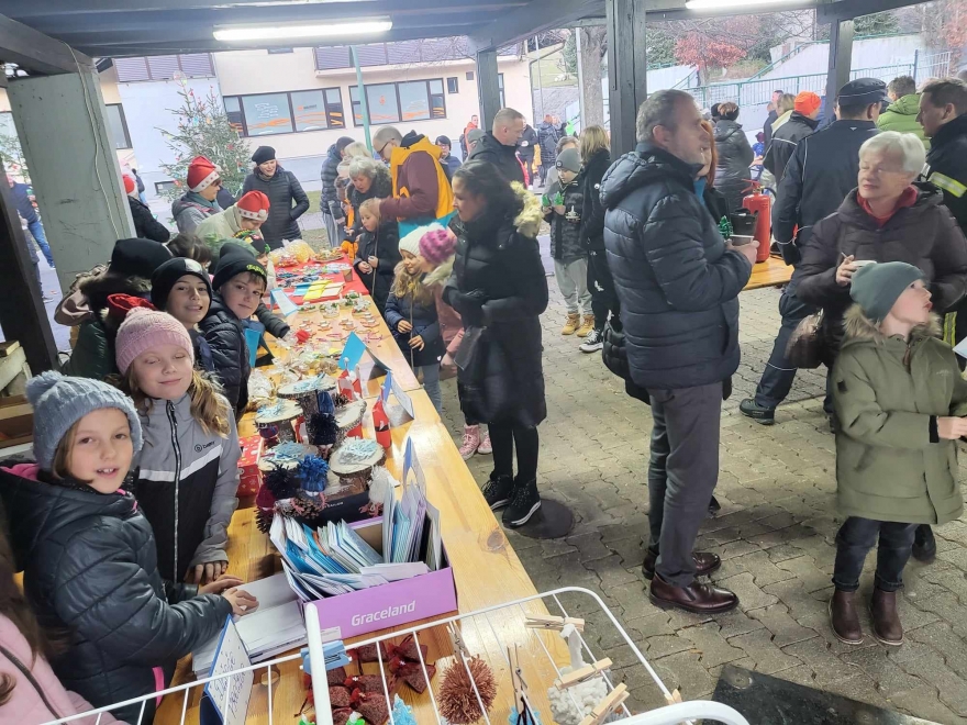 PRAVLJIČNA DEŽELA V ŠKALAH