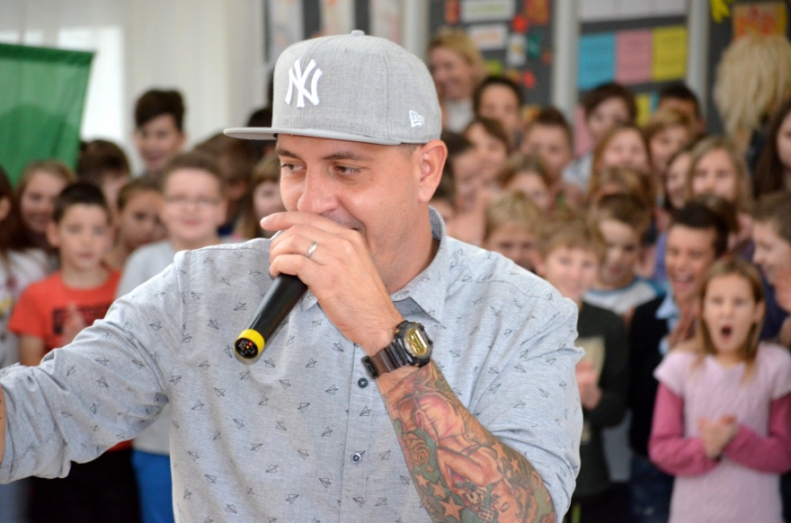 BODI ZVEZDA – NE MEČI PETARD