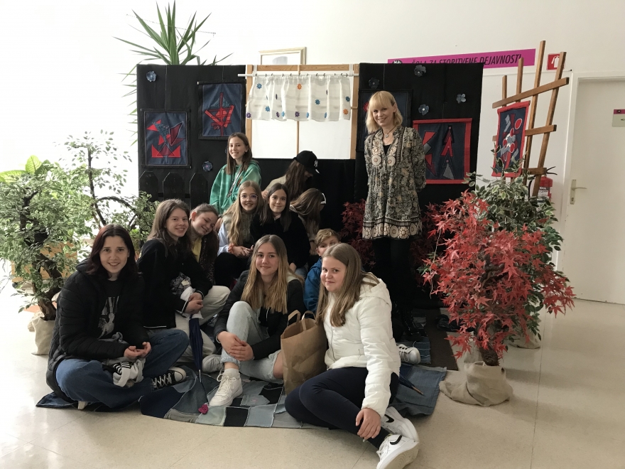 Obisk dijaške trgovinice Modno podstrešje