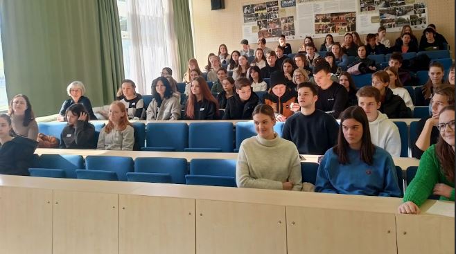 URICE TUJIH JEZIKOV NA GIMNAZIJI ZA OSNOVNOŠOLCE