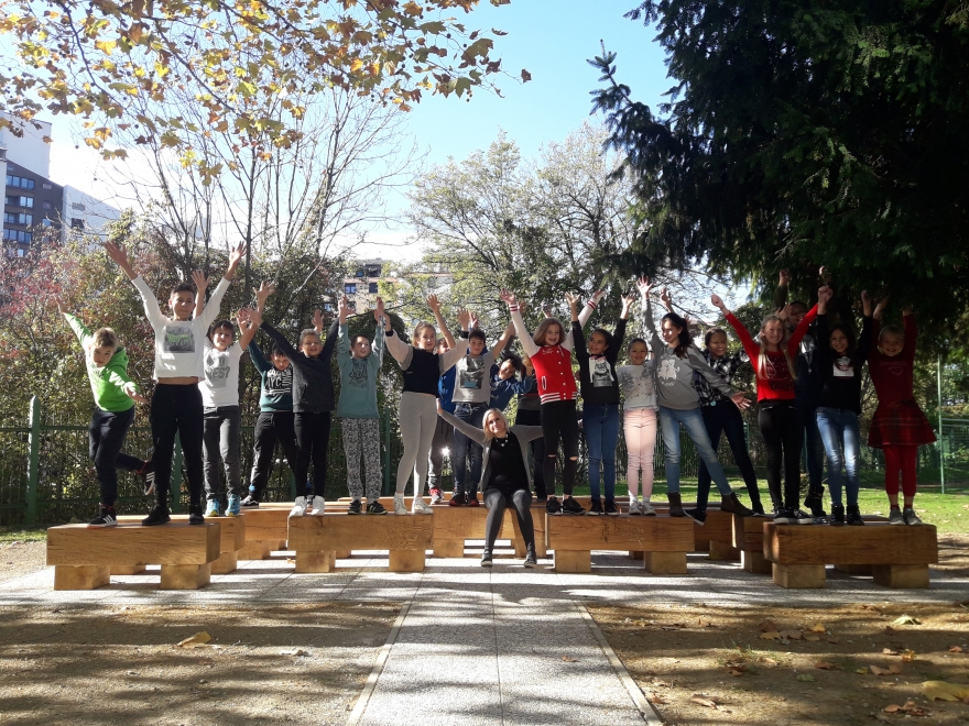 OSNOVNA ŠOLA LIVADA IMA NOVO UČILNICO – UČILNICO POD KROŠNJAMI